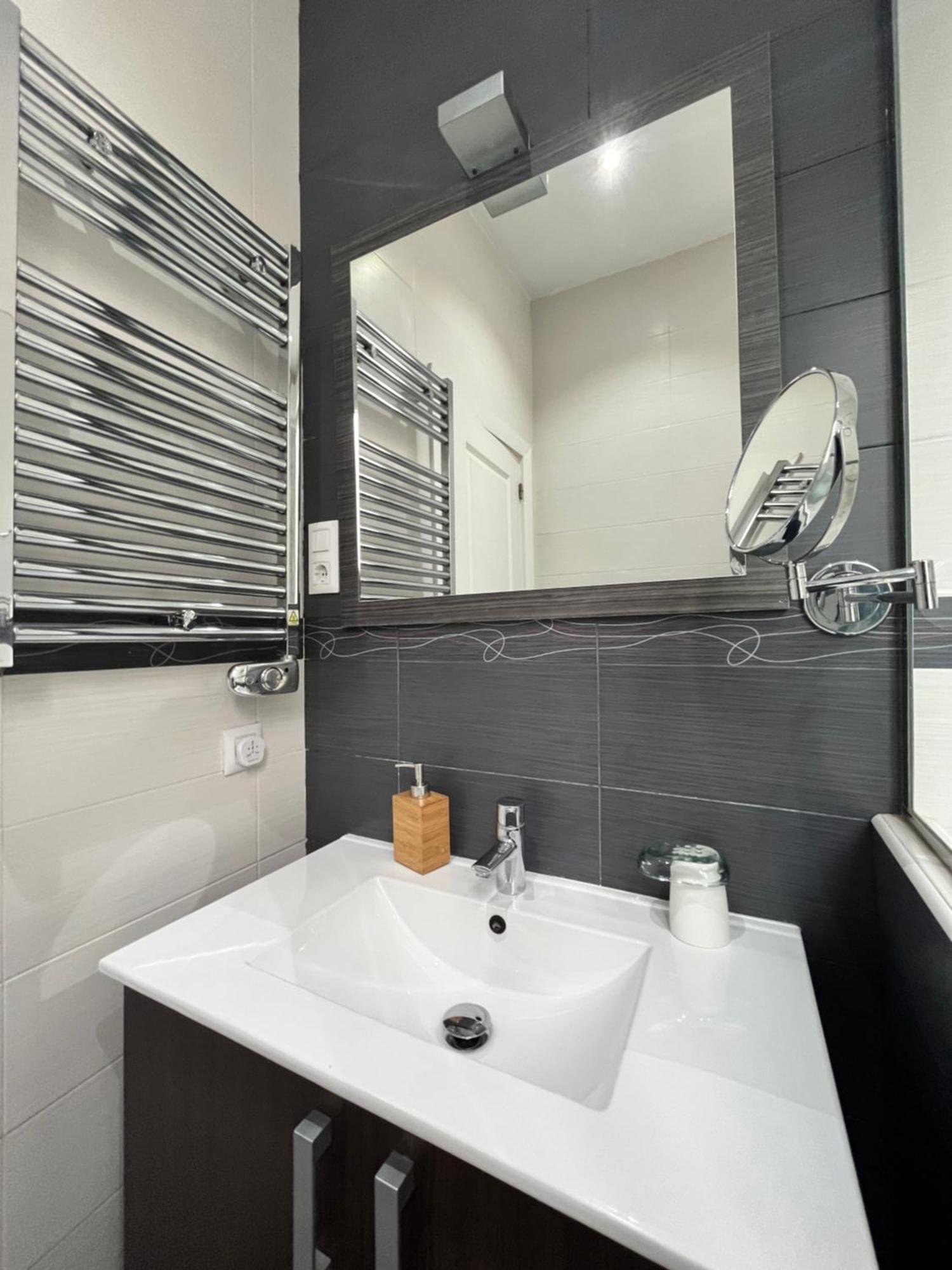 Exclusivo En Sol Exterior Bar Temporal Apartment Мадрид Екстериор снимка