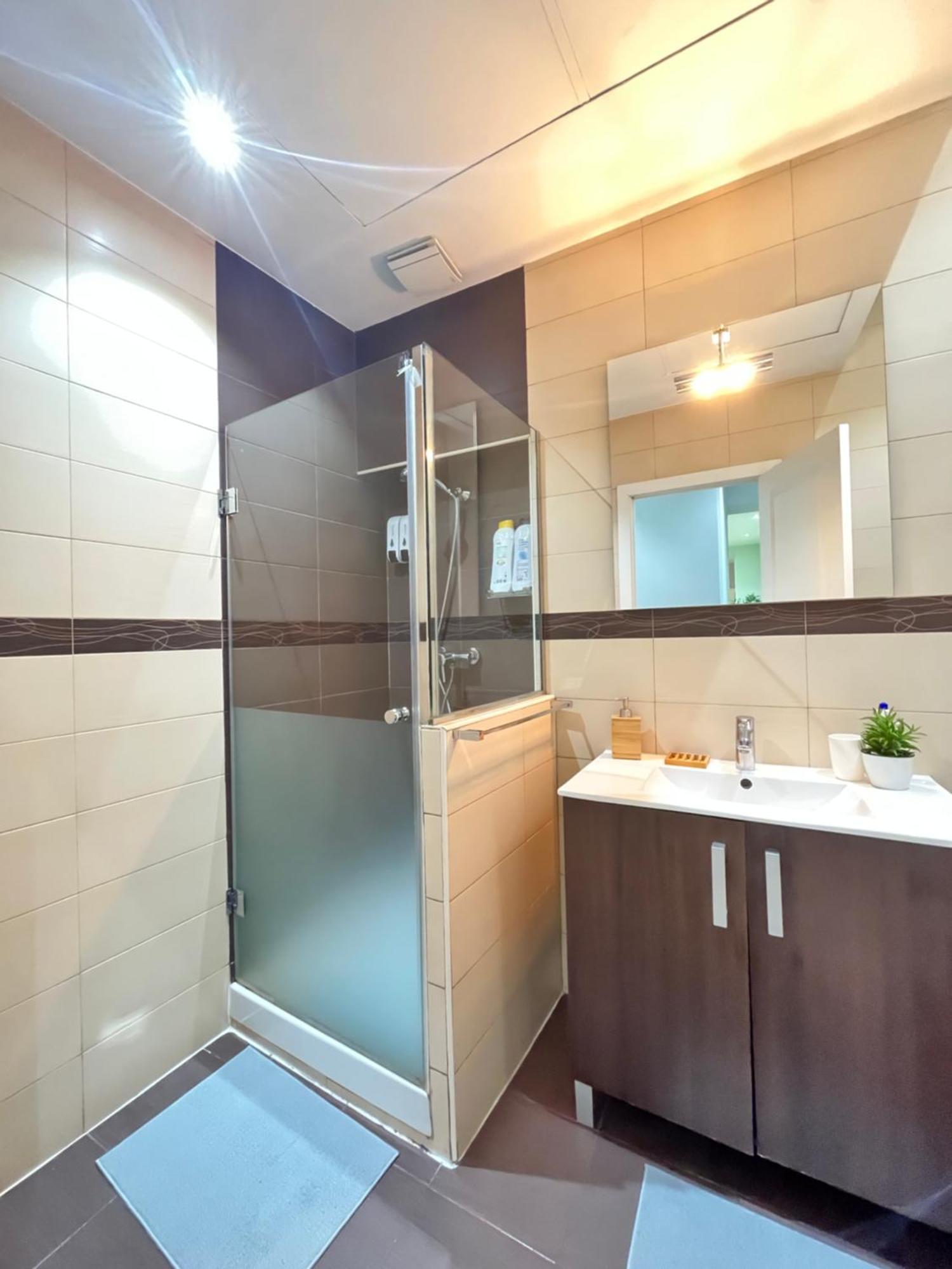 Exclusivo En Sol Exterior Bar Temporal Apartment Мадрид Екстериор снимка